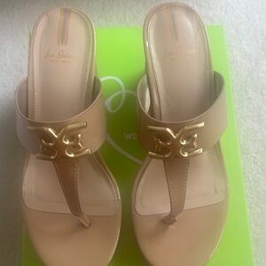 Sam Edelman Gold and Nude patent platform Sandals